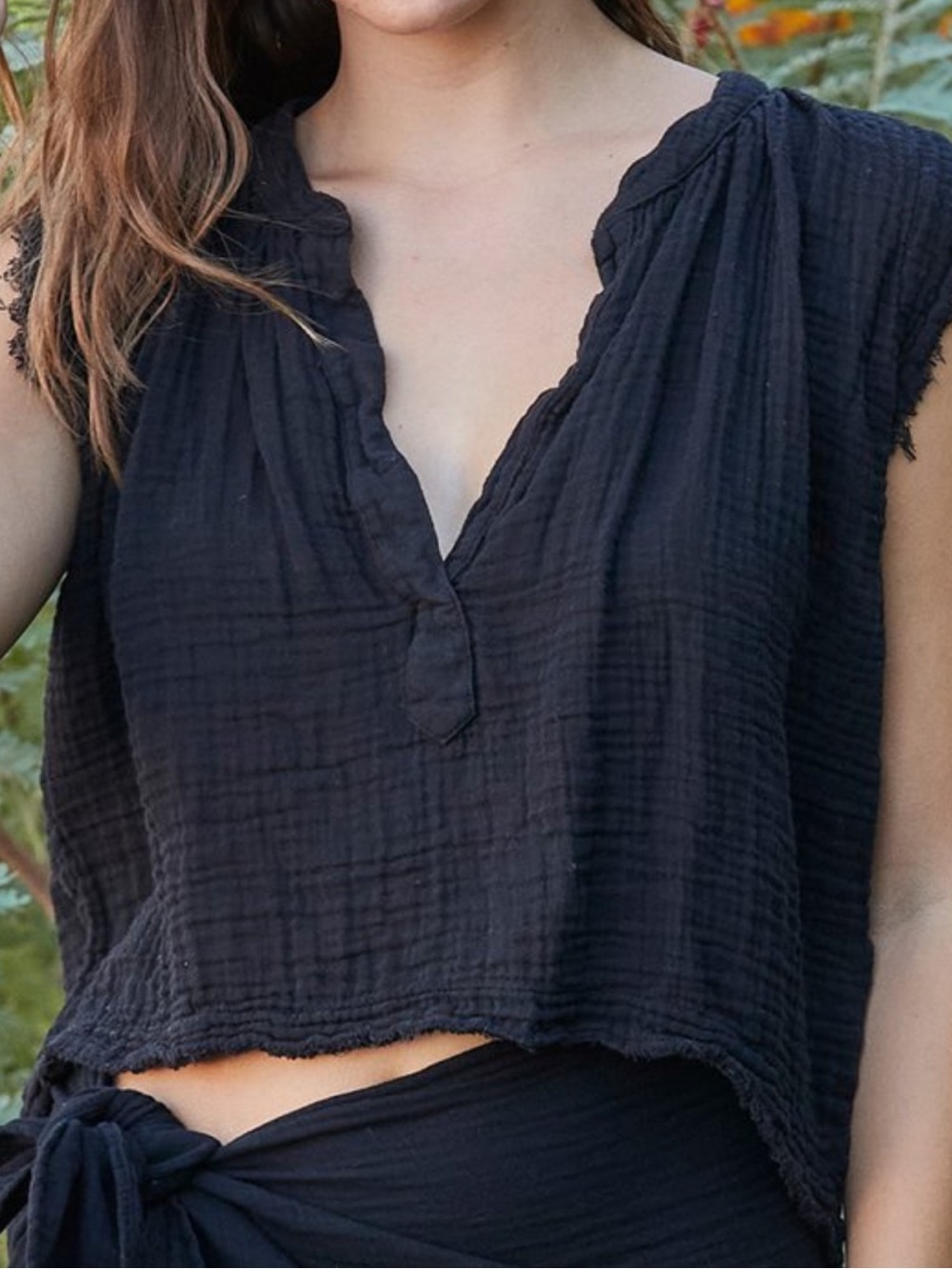 NWT 9Seed Women's Black Gauze Cotton V-Neck Sleeveless Top